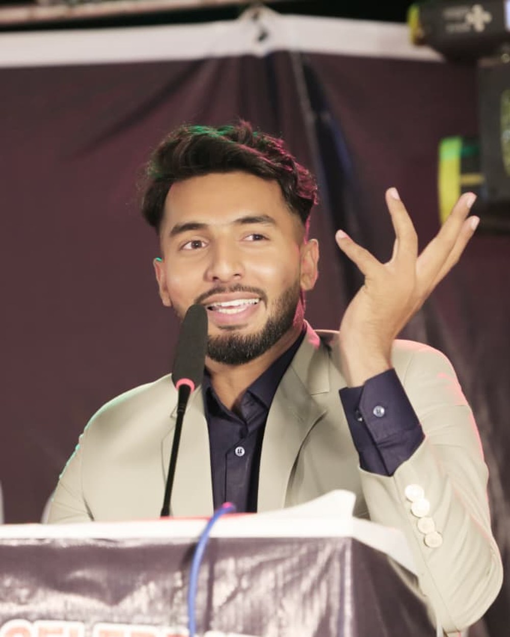 Imran Khadim speaking on SEO at an event in Lahore